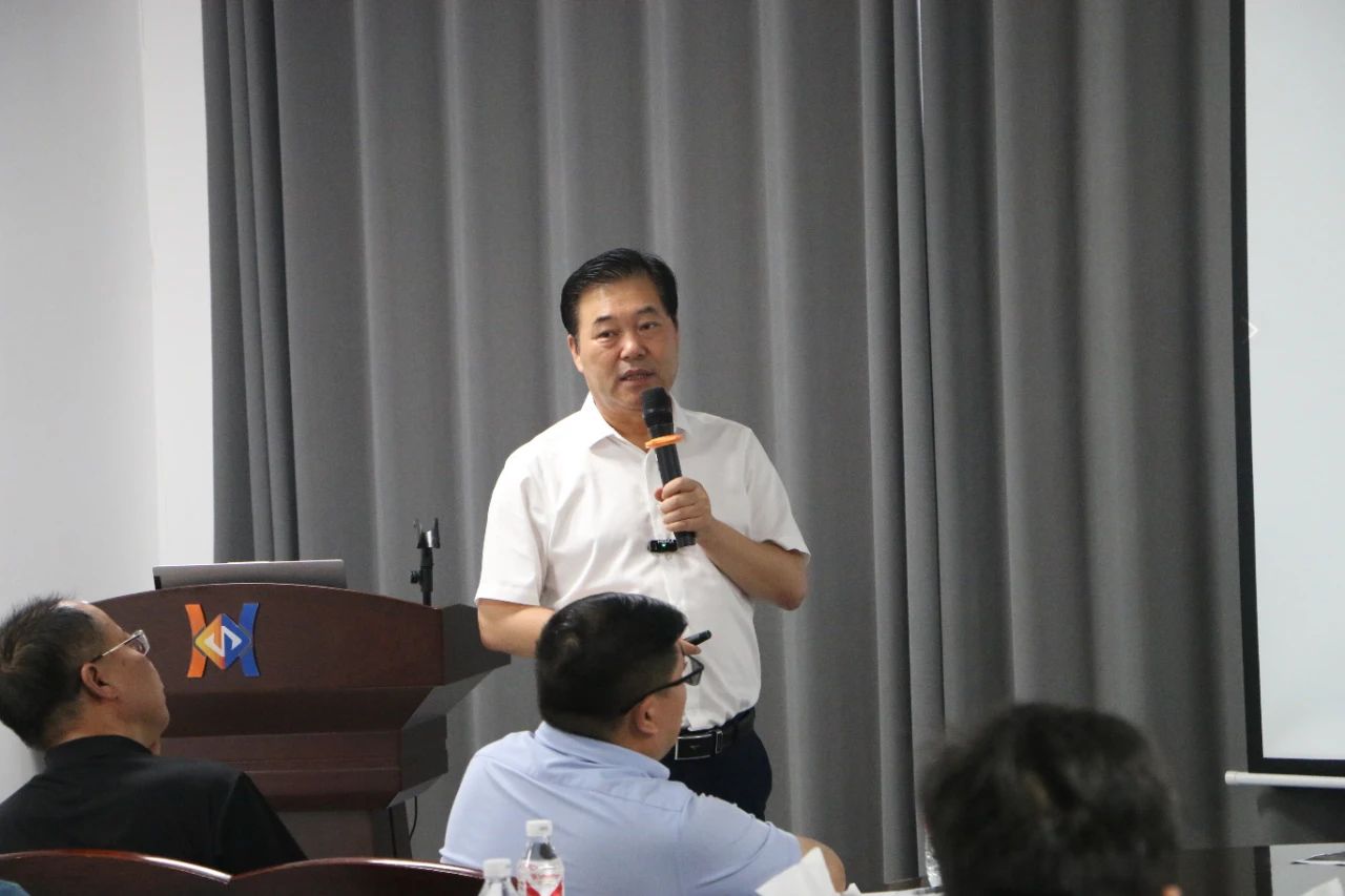 王小召董事长受河南省鹰城商会邀请主讲《后疫情时代建筑业如何发展》专题讲座王小召董事长受河南省鹰城商会邀请主讲《后疫情时代建筑业如何发展》专题讲座